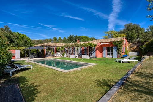Villa mit Schwimmbecken zum Verkauf durch die Immobilienagentur