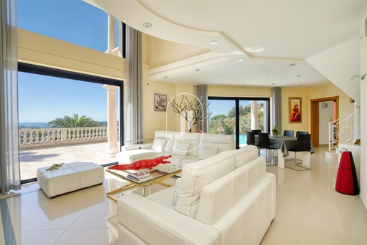 Exclusieve villa met zeezicht te koop in Sainte-Maxime