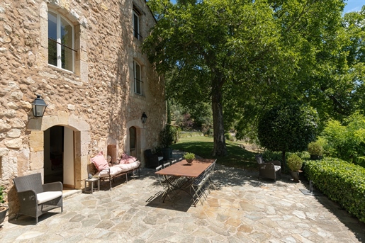 Provençal bastide for sale in Seillans