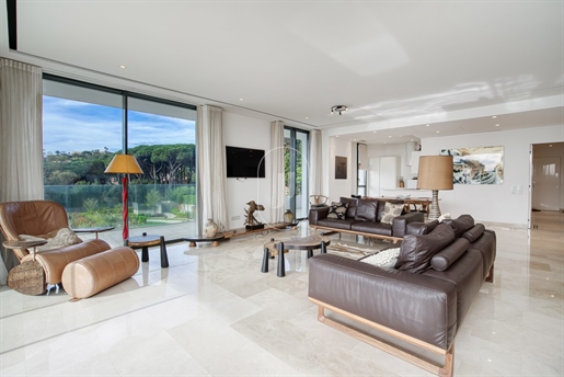 Beautiful sea-view apartment for sale in Sainte-Maxime