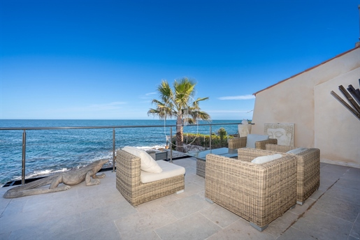 Very rare for sale: Waterfront villa for sale in Les Issambres