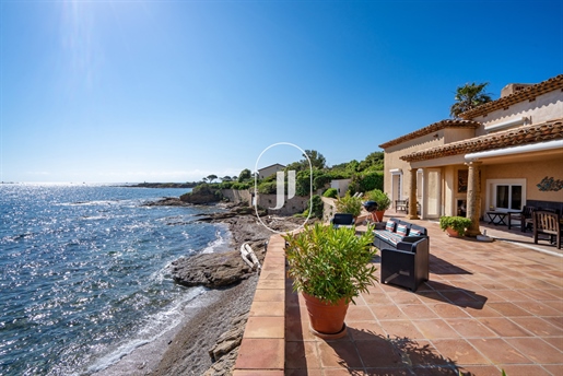 Villa pieds dans l'eau à vendre à Sainte-Maxime