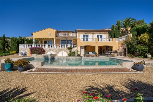 Exclusive - Villa with sea view and surrounding hills for sale i