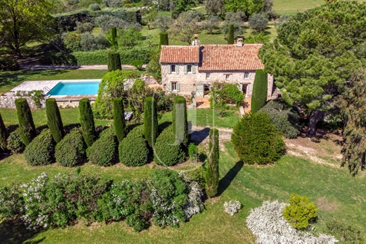 Charming Provençal farmhouse for sale in Fayence