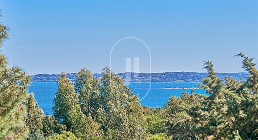 Sea-View villa for sale in walking distance of Sainte-Maxime bea
