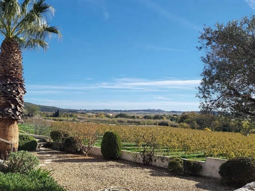 Pézenas, close, villa of 156 m2, 6 rooms offering an exceptional and very rare view and location on