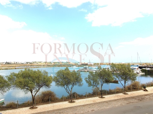 3 bedroom apartment with private parking and sea view in Fuzeta