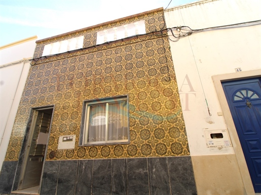 3 bedroom house with terrace in the center of Fuzeta