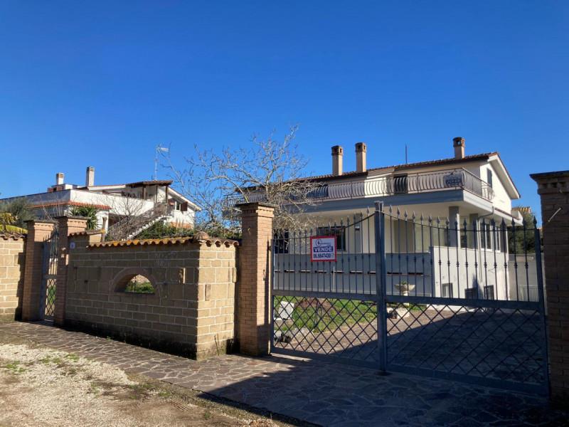 Villa unifamiliare via Montasola, Loricina, Seccia, Tre Cancelli, Nettuno