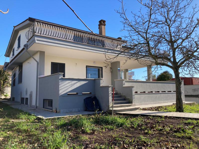 Villa unifamiliare via Montasola, Loricina, Seccia, Tre Cancelli, Nettuno