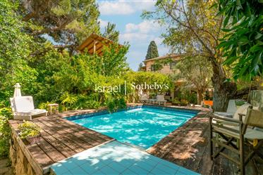 Picturesque Private House with a Pool in Historical area in Rosh Pinna