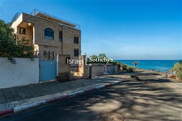 Sea Front 4-Story House in Jaffa