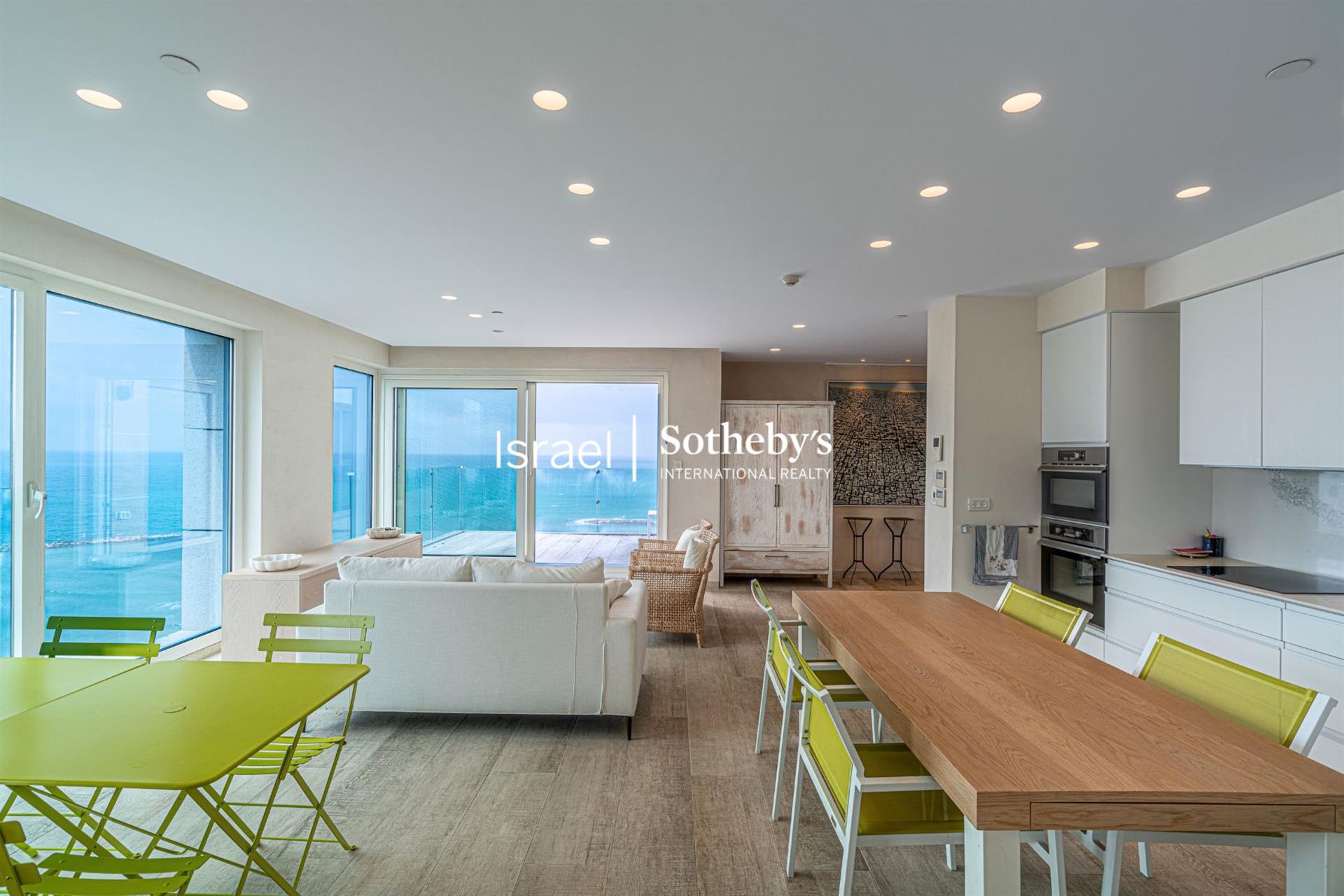 Designer-Apartment direkt am Meer in der Royal Beach Residence