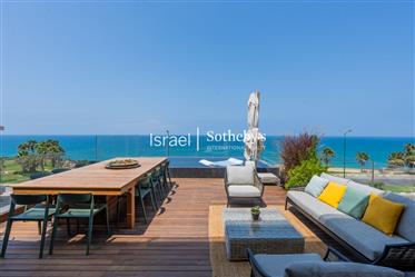 Magnificent Seafront Attached House with a Pool | Nat 16 – Netanya