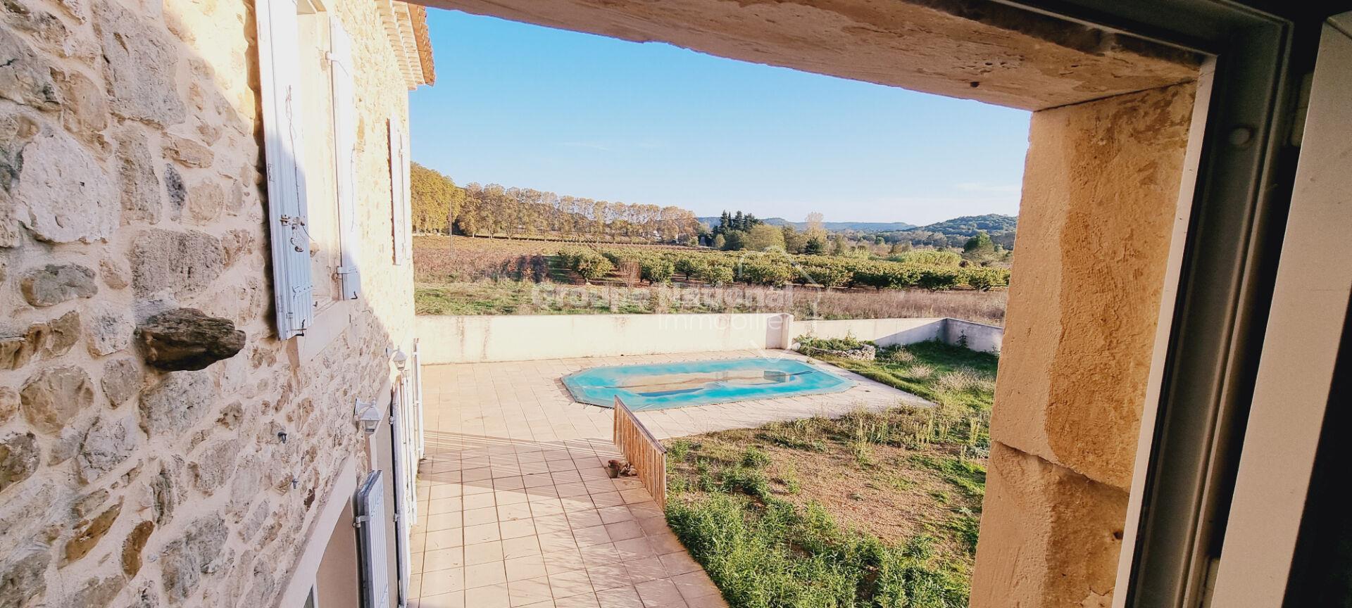 Mas of 177m² with a view of Goudargues