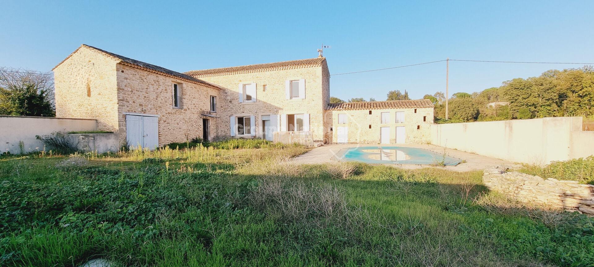 Mas of 177m² with a view of Goudargues