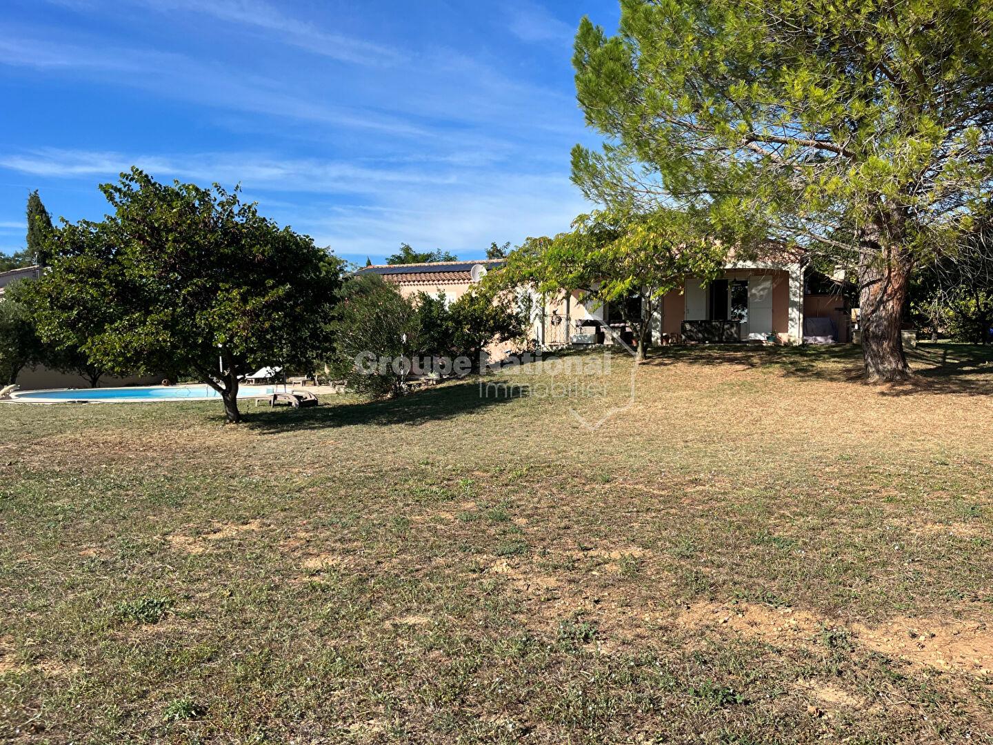 Villa + 2 studios + hangar with a view