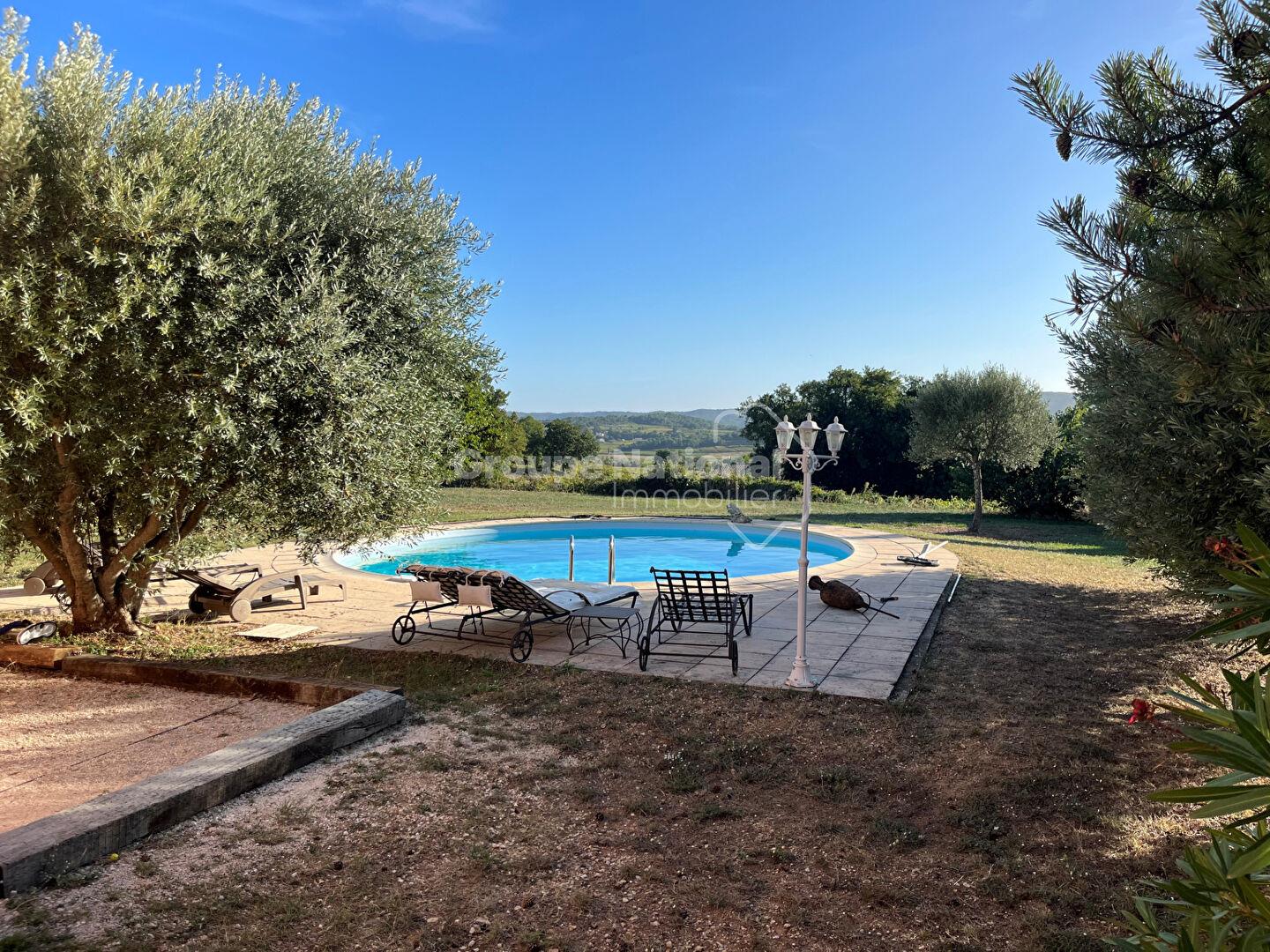 Villa + 2 studios + hangar with a view