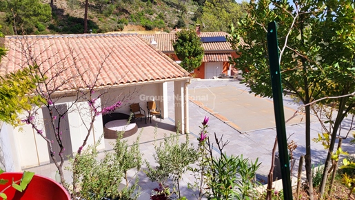 Villa uit 2016 met prachtig uitzicht op de vallei, zwembad, appartement.