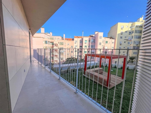 Maisonette-Wohnung mit 2 Schlafzimmern und 2 Parkplätzen und Abstellraum im Zentrum von Lissabon