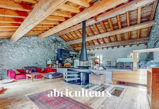 Exceptional chalet, 4 bedrooms. Near Val Thorens. Quiet hamlet. Swimming pool and sauna