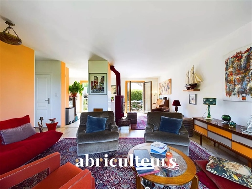 Charming 3-Bedroom House in Rezé with Modern Amenities
