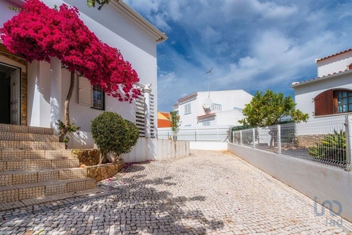 Traditional house with 3 Rooms in Faro with 149,00 m²