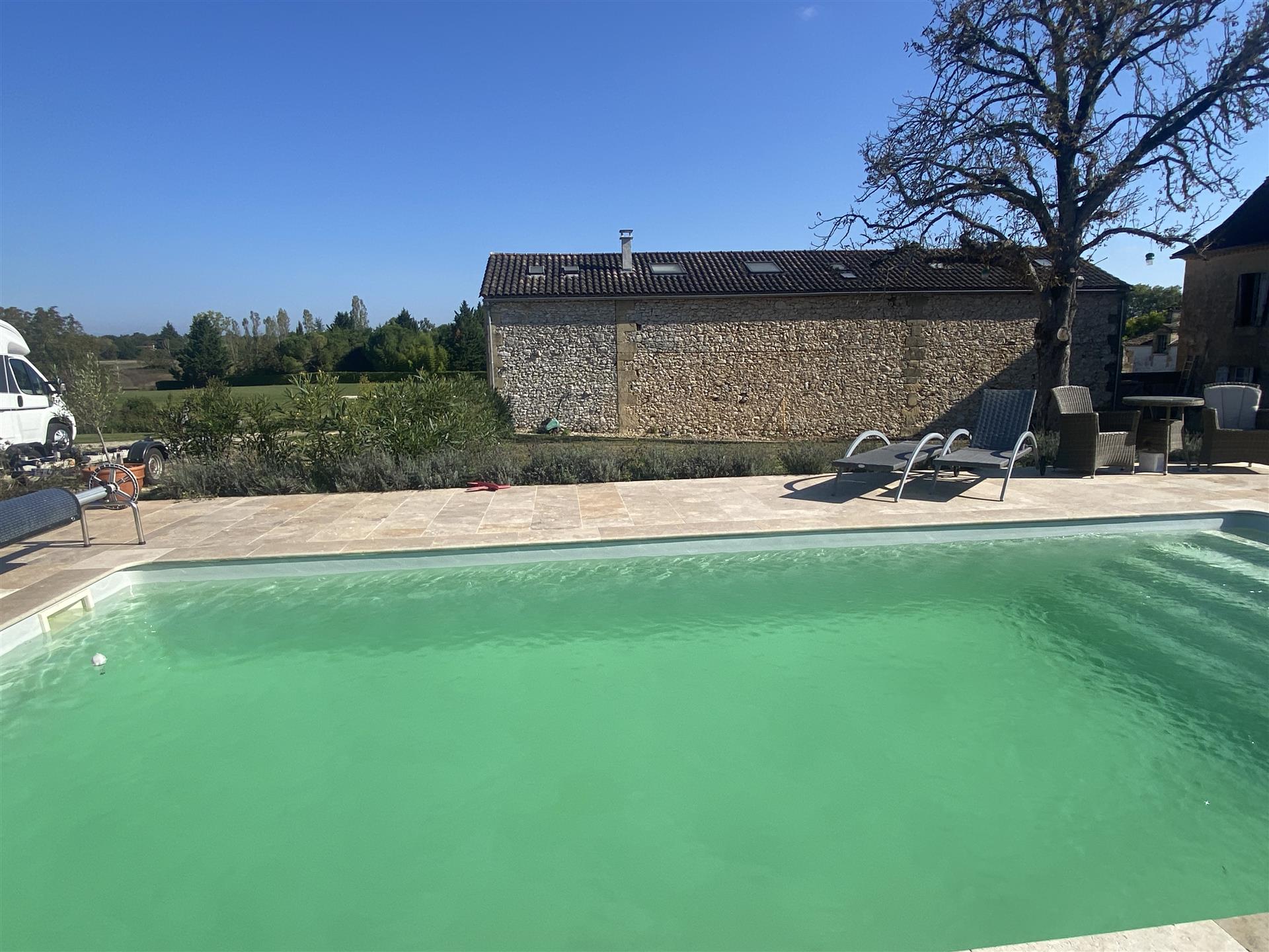 Near Issigeac - House + pool and outbuildings