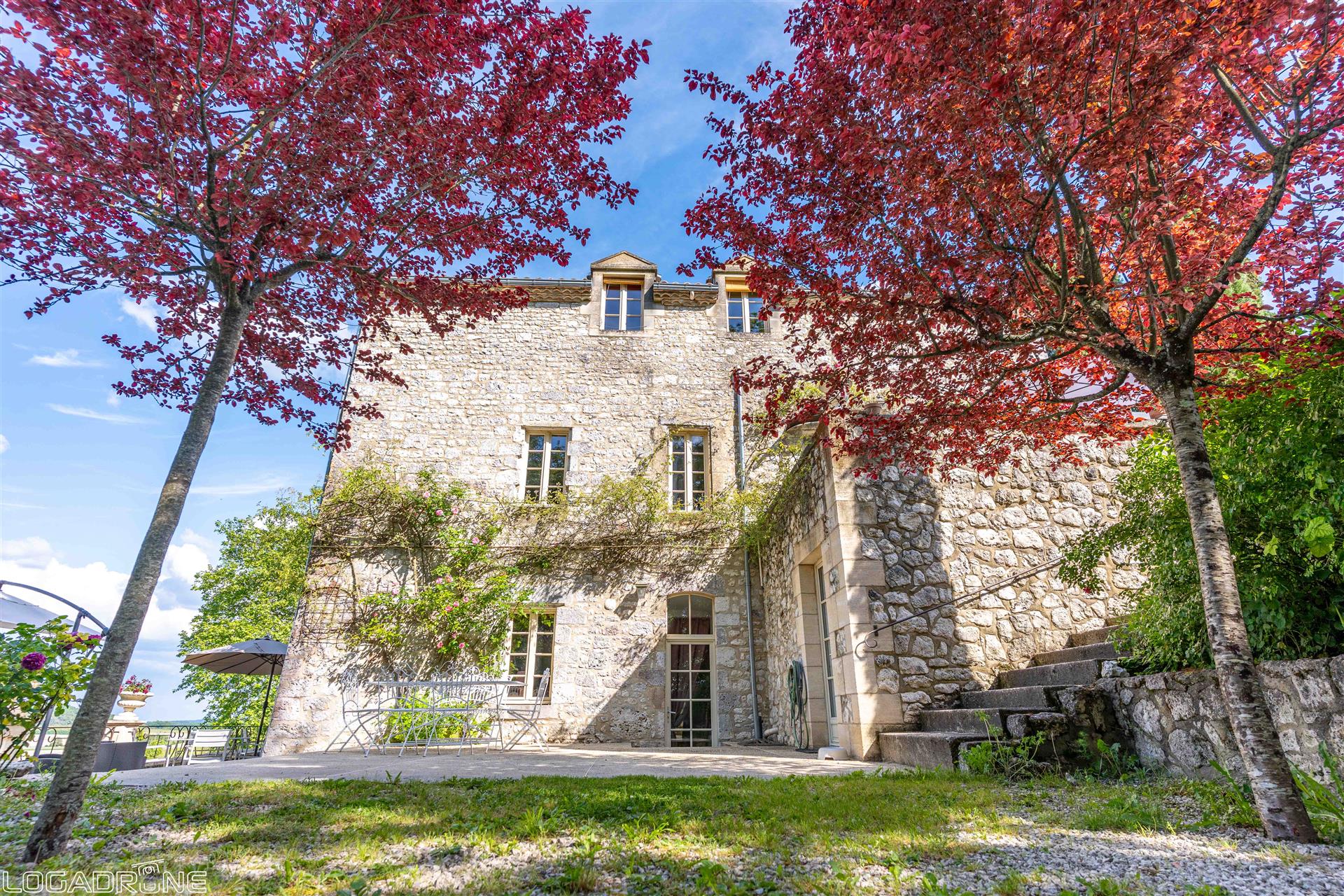 Rare - Issigeac- Manor house - Views