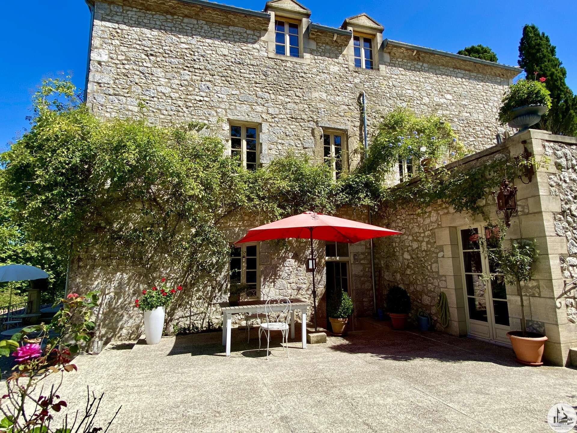 Rare - Issigeac- Manor house - Views