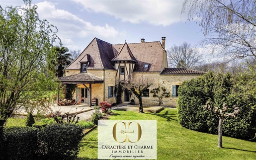 Fully restored character house. Gîte - heated swimming pool. 5.3 hectares.