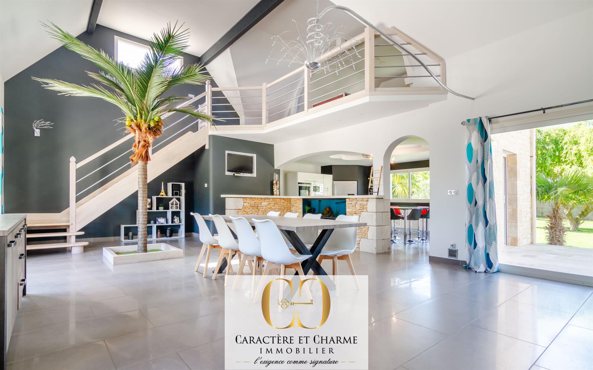 Contemporary property. 316M2. High-End services. Spa pool.
