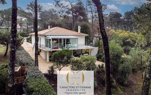 Cap Ferret. Villa of 110 m2 on 1130 m2 of wooded land. Convenient location.