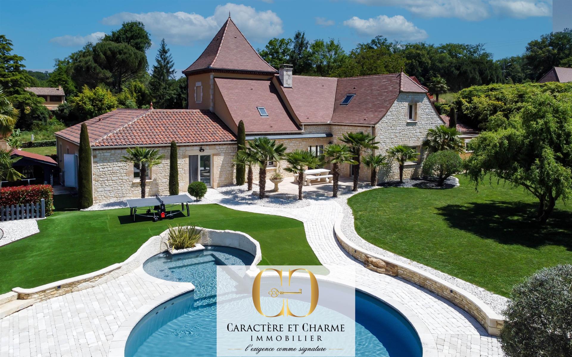 Maison à vendre, 316m², Gourdon