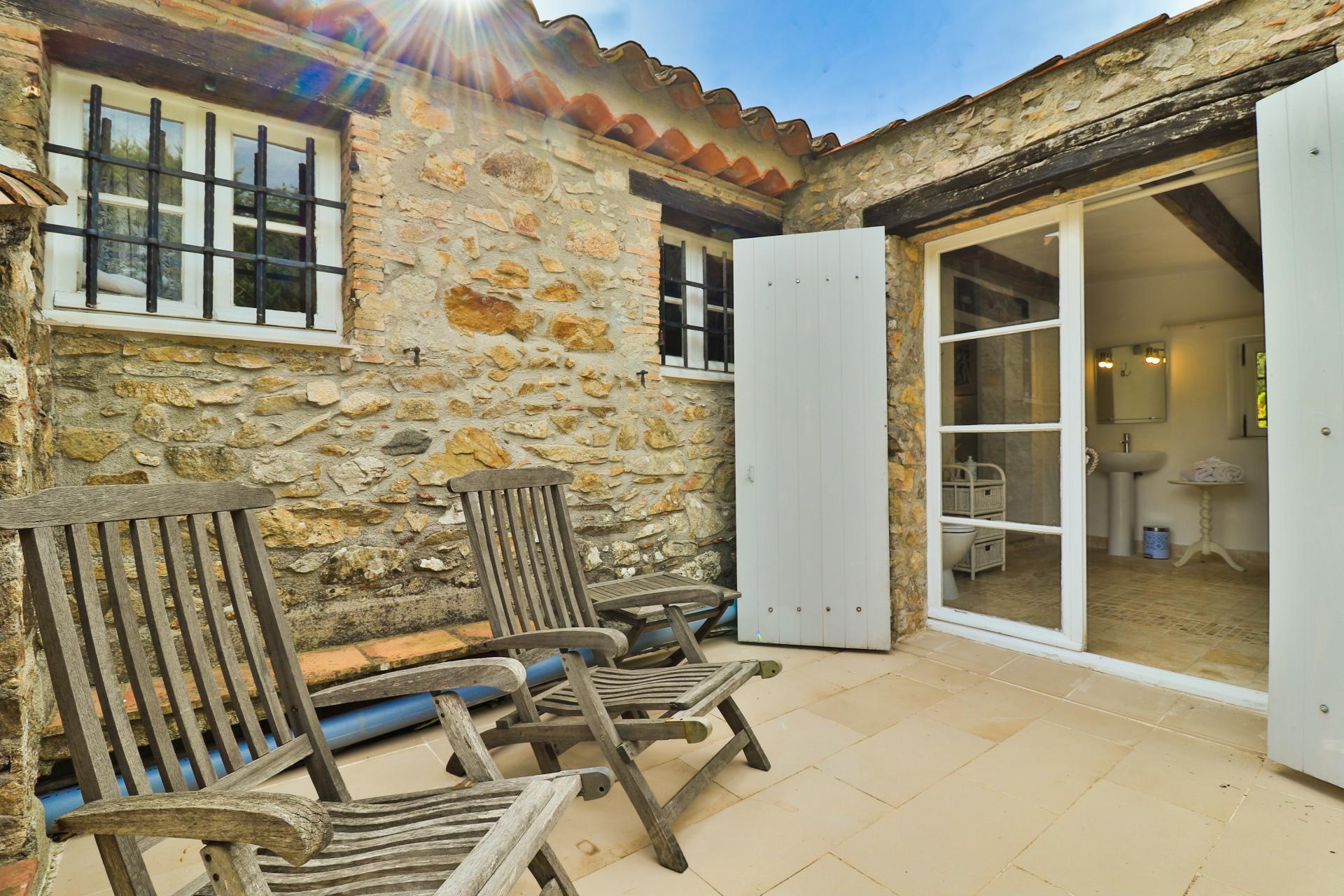 Purchase: Luxury property (83310)