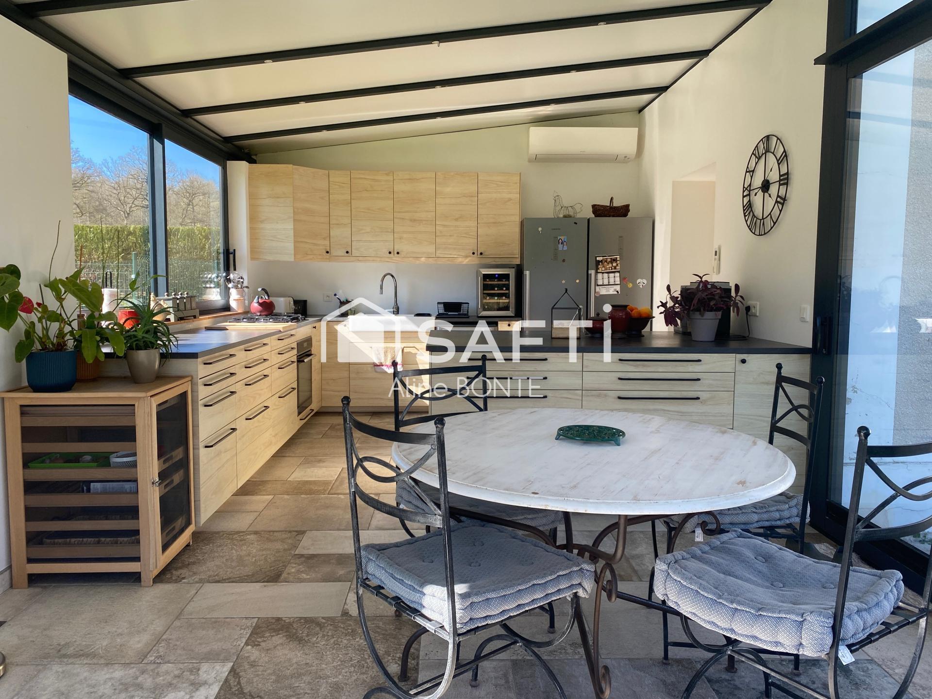 Purchase: Luxury property (27160)