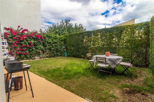 Fantastic 4 bedroom townhouse located in the picturesque village of Estoi, just a few minutes from t