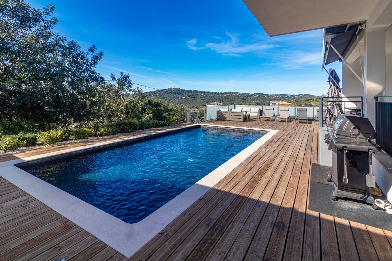 Magnifique villa contemporaine de 4 chambres avec piscine, sous-sol total, jardin - localisée à São 
