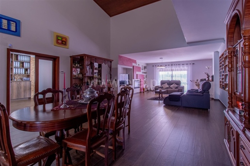 Gerenoveerde villa met 3+1 slaapkamers | Bidoeira de Cima, Leiria
