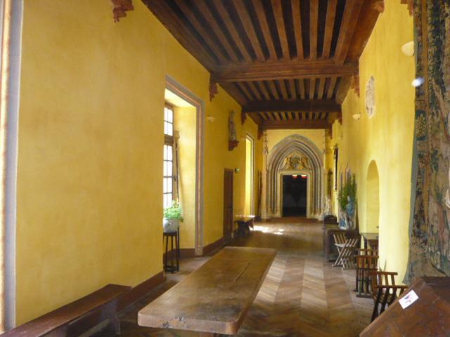 Château des XVe et XVIIIe Ismh avec de superbes jardins. –