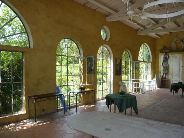 Château des XVe et XVIIIe Ismh avec de superbes jardins. –