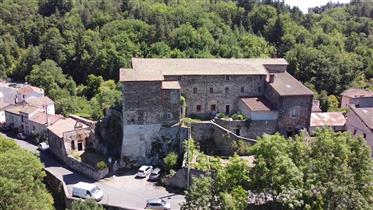 Former convent of the seventeenth century in Auzon. –
