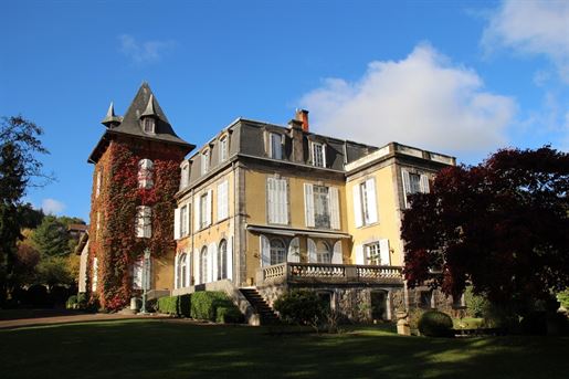 Nineteenth century castle with outbuildings and park in Clermont-Ferrand. –