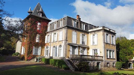 Nineteenth century castle with outbuildings and park in Clermont-Ferrand. –