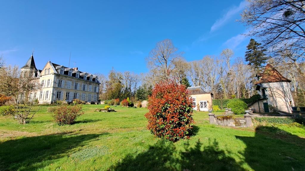 Castillo de Napoleón III con parque y dependencias