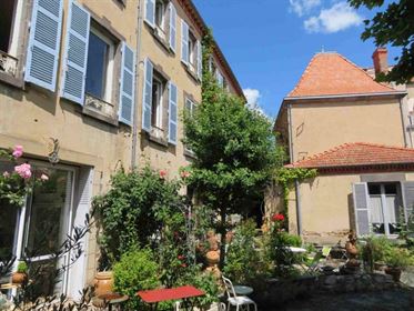 Achttiende eeuws huis met tuin en bijgebouw 10 km van Issoire –