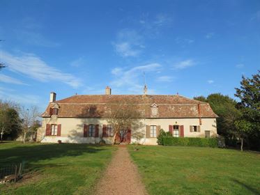 House seventeenth with garage and garden in Pierrefitte sur Loire. –