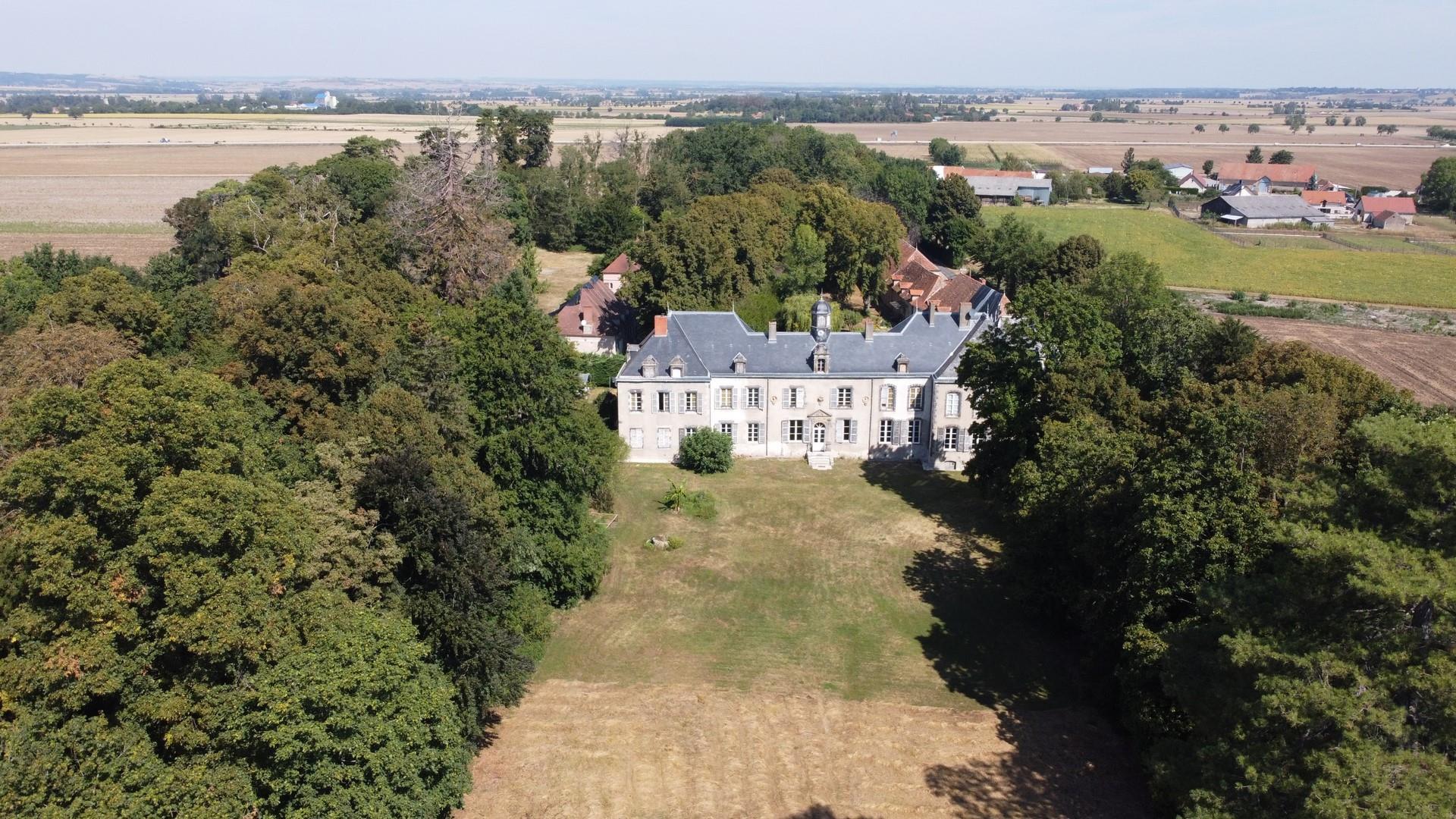 Zestiende- en negentiende-eeuws kasteel tussen Gannat en Vichy
