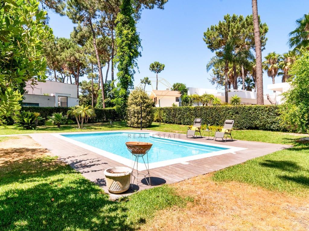 Moradia T4 com piscina e jardim na Herdade da Aroeira