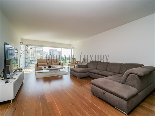 4-Bedrooms Apartment 278m2 - Restelo residential complex